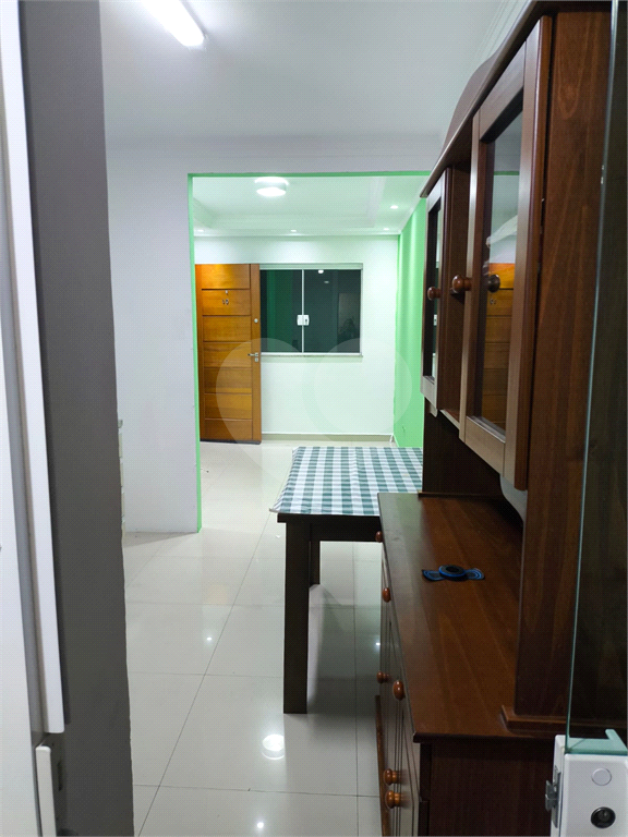 Aluga-se Apto 50m² - Parada Inglesa - 02 dormitorios, 01 banheiro, sala, cozinha, 01 vaga