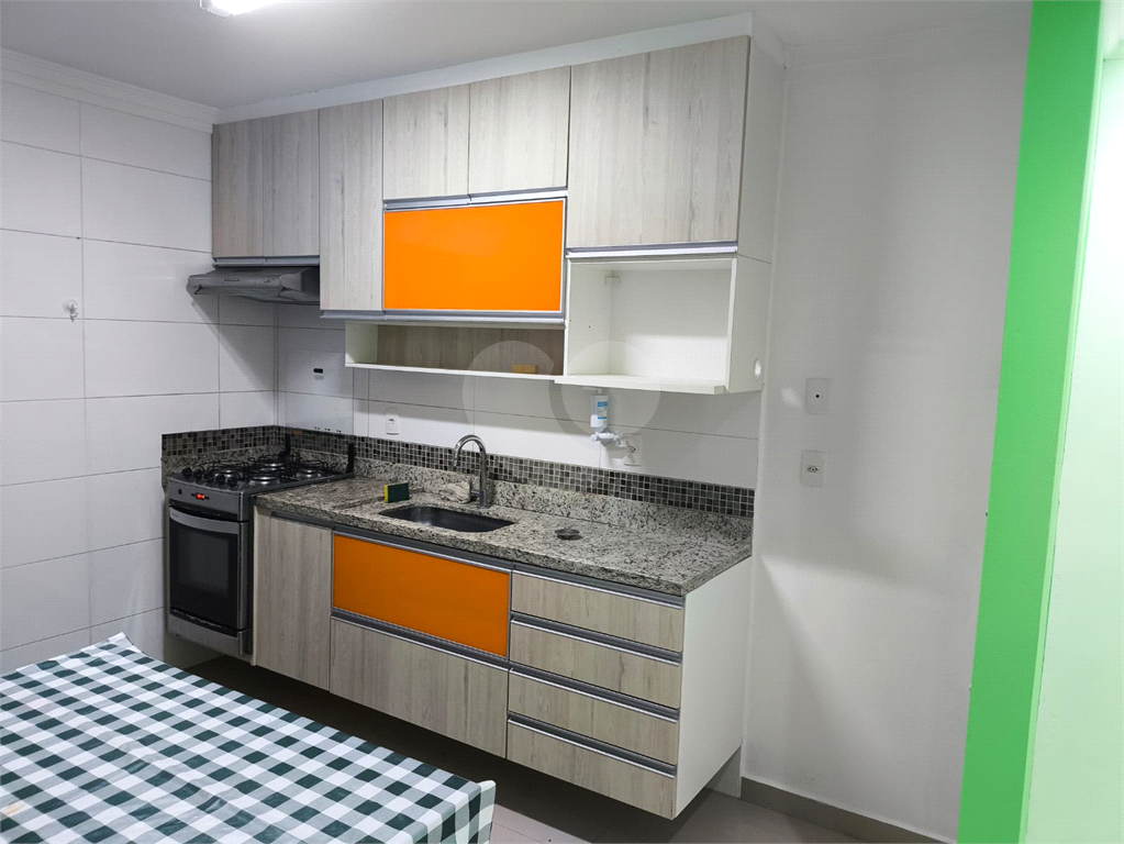 Aluga-se Apto 50m² - Parada Inglesa - 02 dormitorios, 01 banheiro, sala, cozinha, 01 vaga