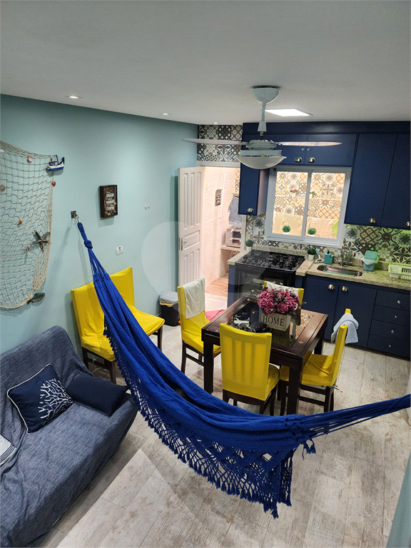 Casa a Venda a 100mts da praia com 2 quartos em Praia Grande, SP