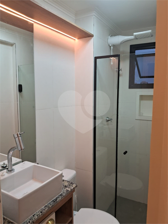 Apartamento para locação com 2 quartos 1 vaga na Avenida Leoncio de Magalhaes