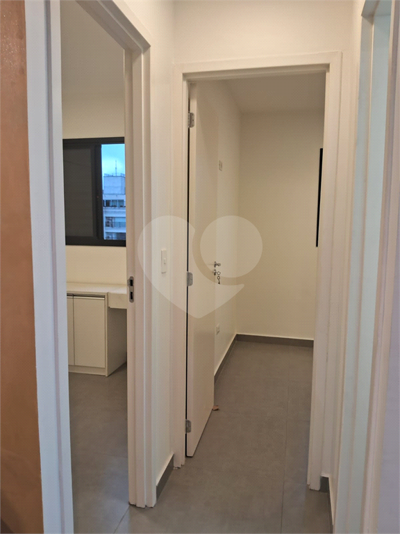 Apartamento para locação com 2 quartos 1 vaga na Avenida Leoncio de Magalhaes