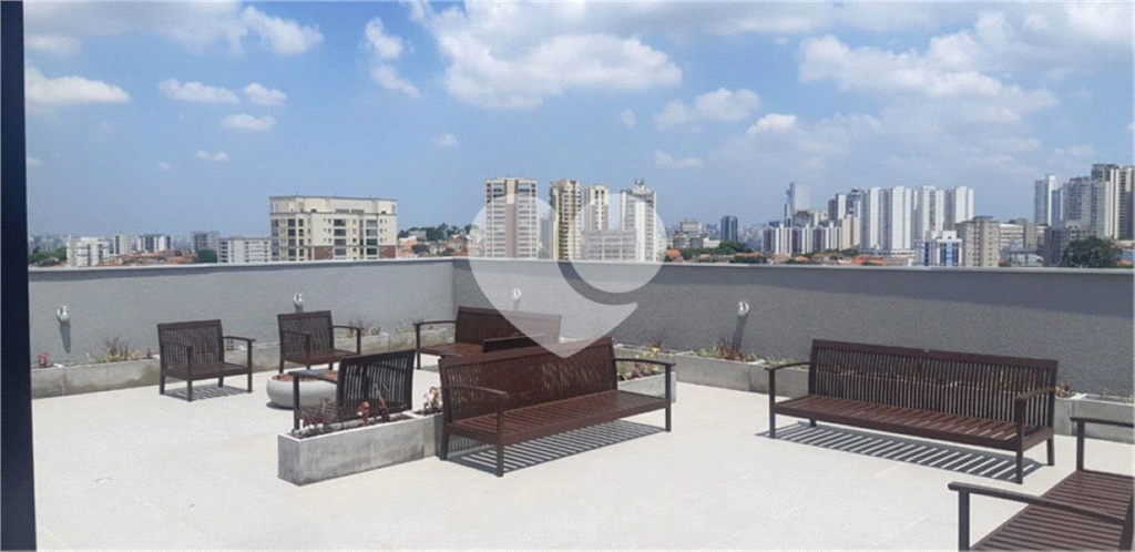 Apartamento para locação com 2 quartos 1 vaga na Avenida Leoncio de Magalhaes