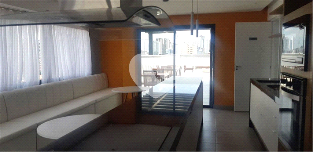Apartamento para locação com 2 quartos 1 vaga na Avenida Leoncio de Magalhaes