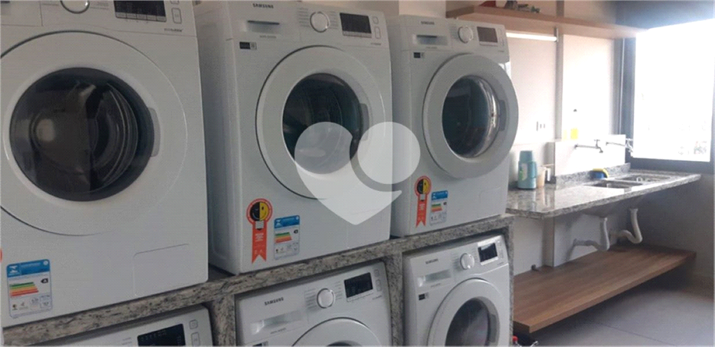 Apartamento para locação com 2 quartos 1 vaga na Avenida Leoncio de Magalhaes