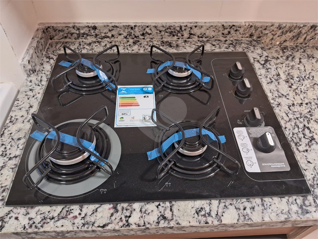 Apartamento para locação com 2 quartos 1 vaga na Avenida Leoncio de Magalhaes