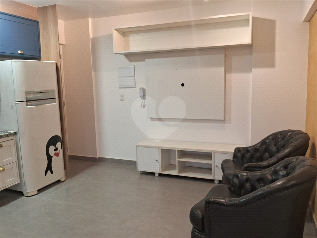 Apartamento para locação com 2 quartos 1 vaga na Avenida Leoncio de Magalhaes