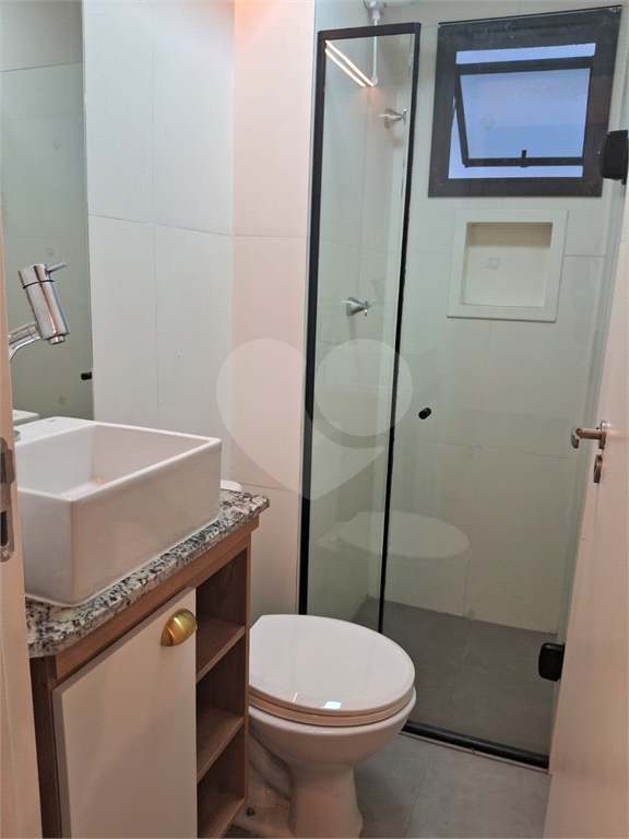 Apartamento para locação com 2 quartos 1 vaga na Avenida Leoncio de Magalhaes