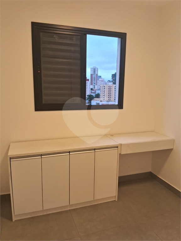 Apartamento para locação com 2 quartos 1 vaga na Avenida Leoncio de Magalhaes
