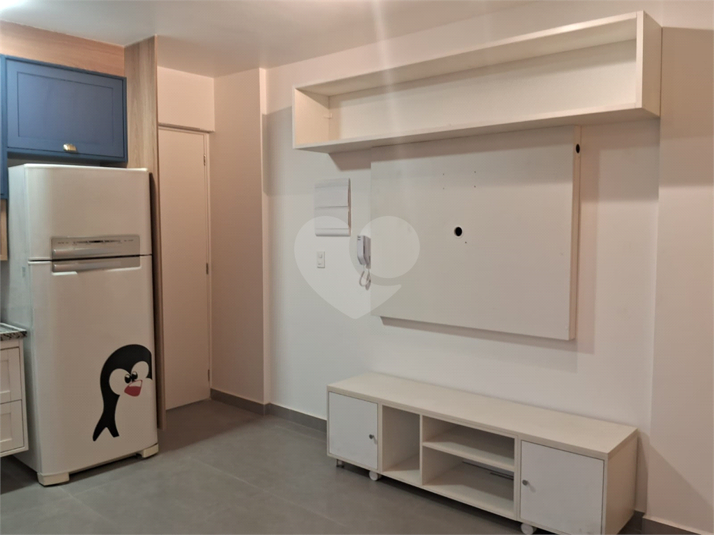 Apartamento para locação com 2 quartos 1 vaga na Avenida Leoncio de Magalhaes