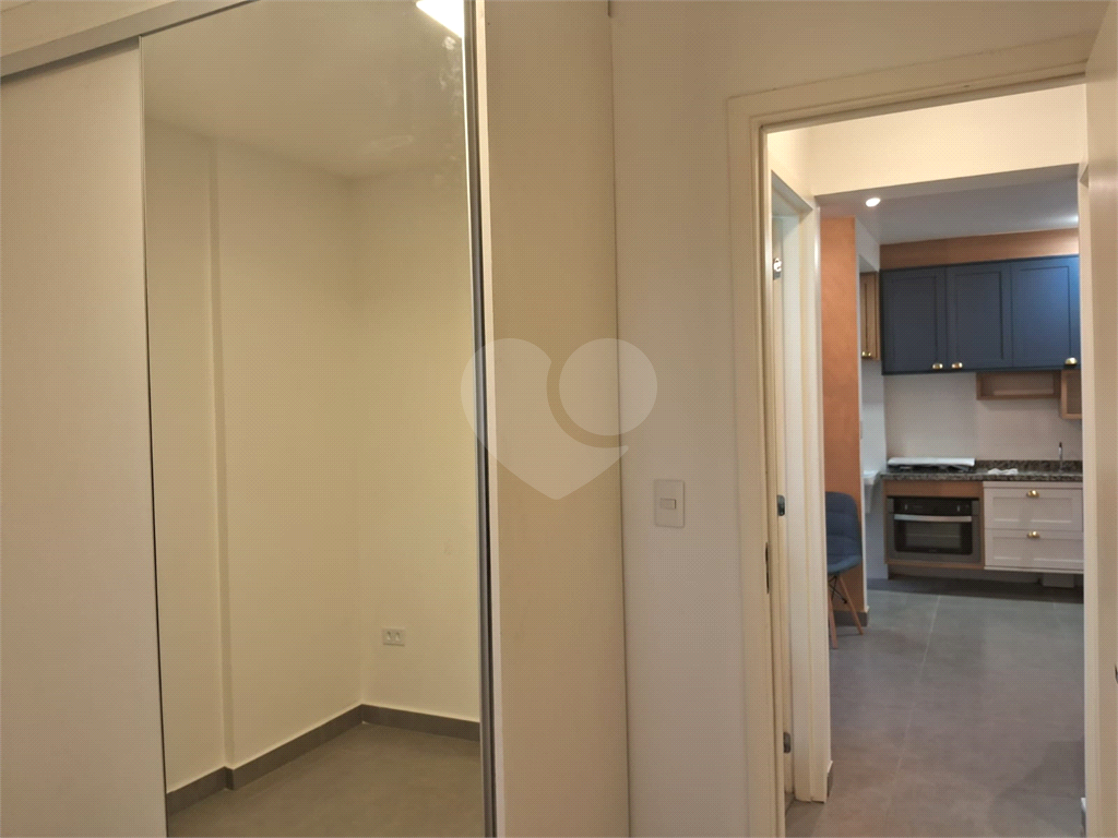 Apartamento para locação com 2 quartos 1 vaga na Avenida Leoncio de Magalhaes