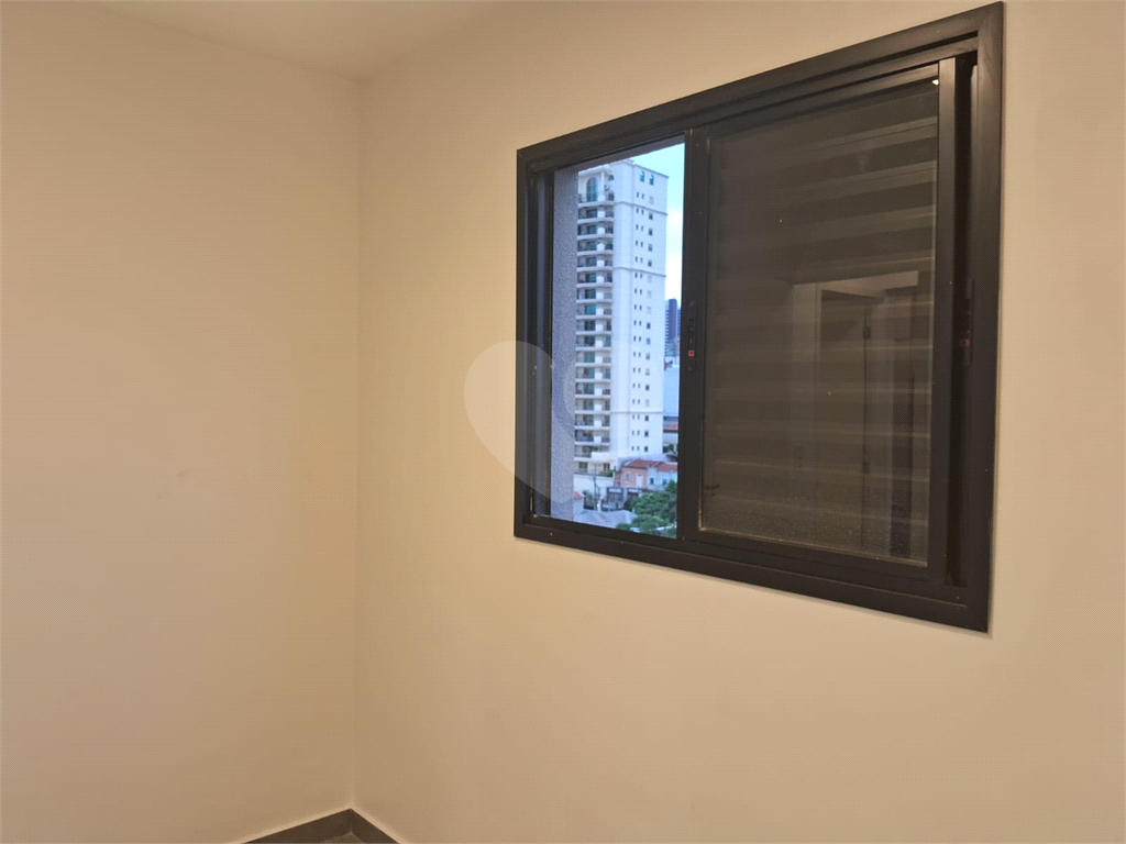 Apartamento para locação com 2 quartos 1 vaga na Avenida Leoncio de Magalhaes