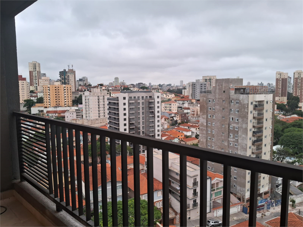 Apartamento para locação com 2 quartos 1 vaga na Avenida Leoncio de Magalhaes
