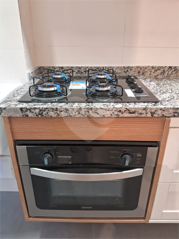 Apartamento para locação com 2 quartos 1 vaga na Avenida Leoncio de Magalhaes