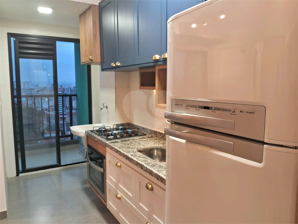 Apartamento para locação com 2 quartos 1 vaga na Avenida Leoncio de Magalhaes