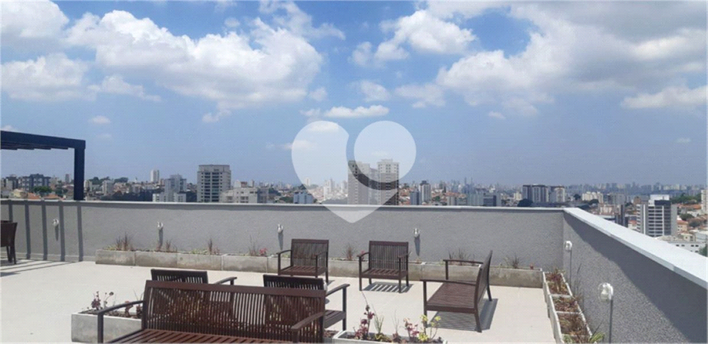 Apartamento para locação com 2 quartos 1 vaga na Avenida Leoncio de Magalhaes