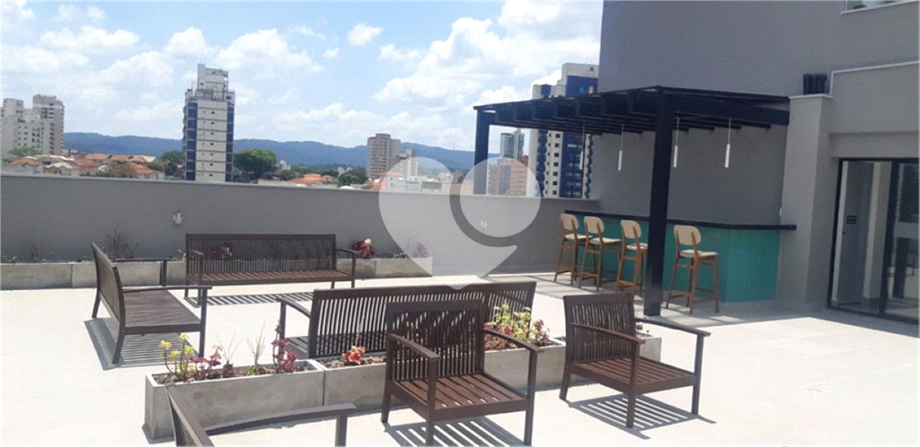 Apartamento para locação com 2 quartos 1 vaga na Avenida Leoncio de Magalhaes