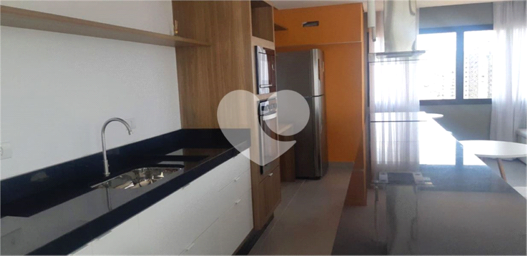 Apartamento para locação com 2 quartos 1 vaga na Avenida Leoncio de Magalhaes