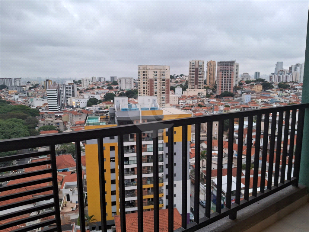 Apartamento para locação com 2 quartos 1 vaga na Avenida Leoncio de Magalhaes