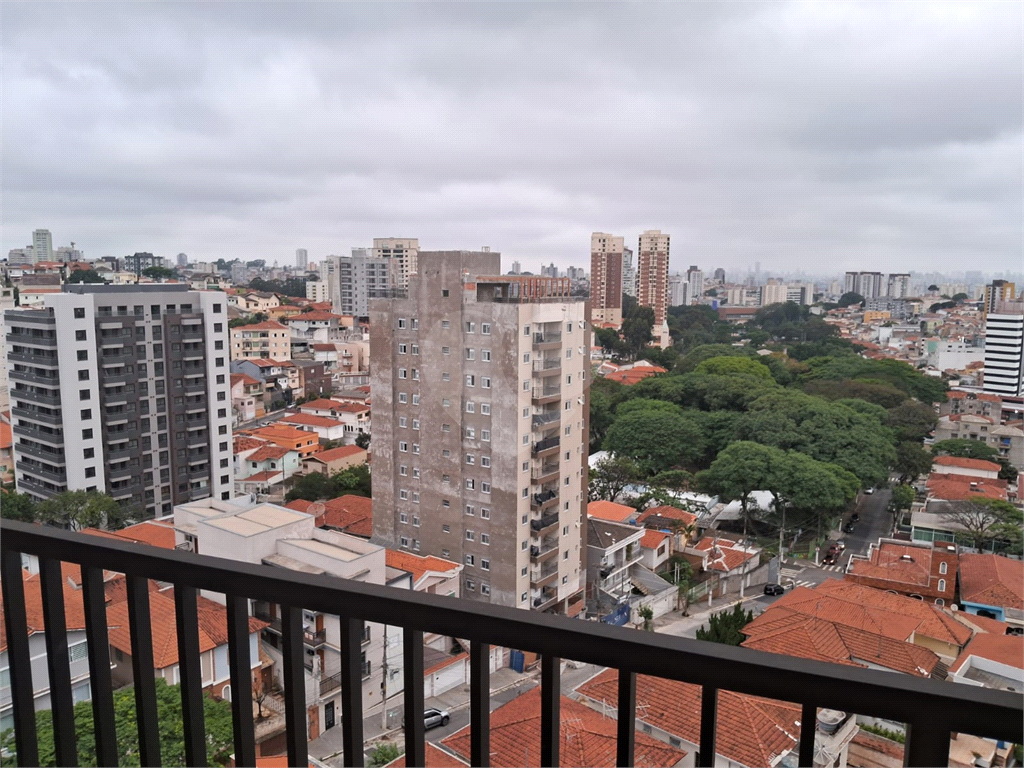 Apartamento para locação com 2 quartos 1 vaga na Avenida Leoncio de Magalhaes