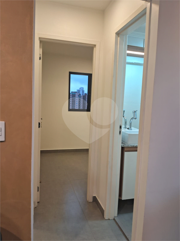 Apartamento para locação com 2 quartos 1 vaga na Avenida Leoncio de Magalhaes