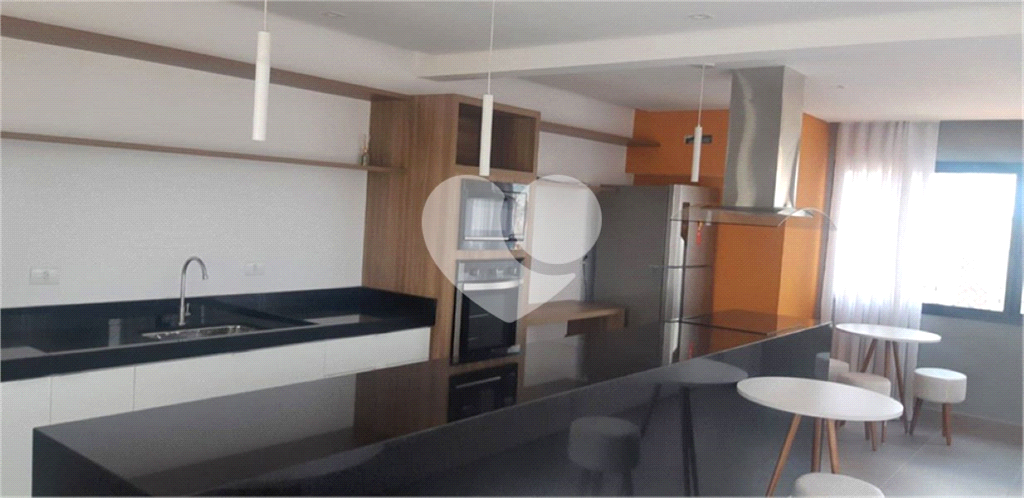 Apartamento para locação com 2 quartos 1 vaga na Avenida Leoncio de Magalhaes