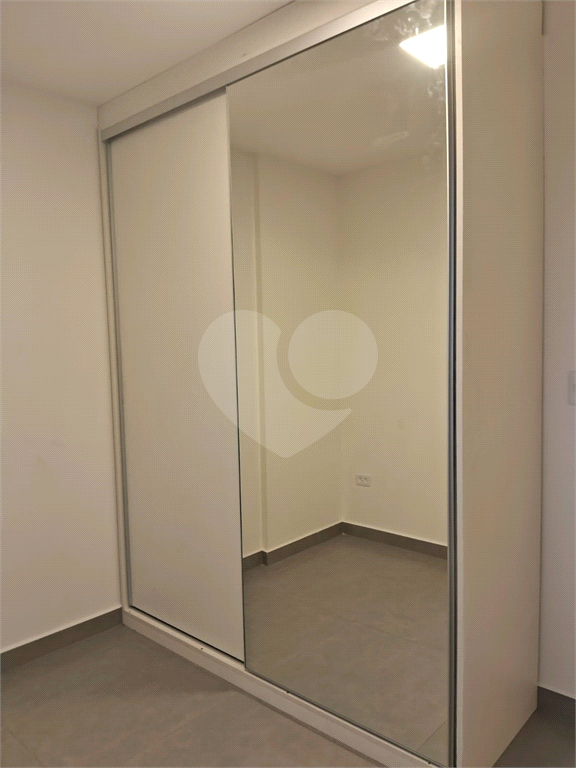 Apartamento para locação com 2 quartos 1 vaga na Avenida Leoncio de Magalhaes