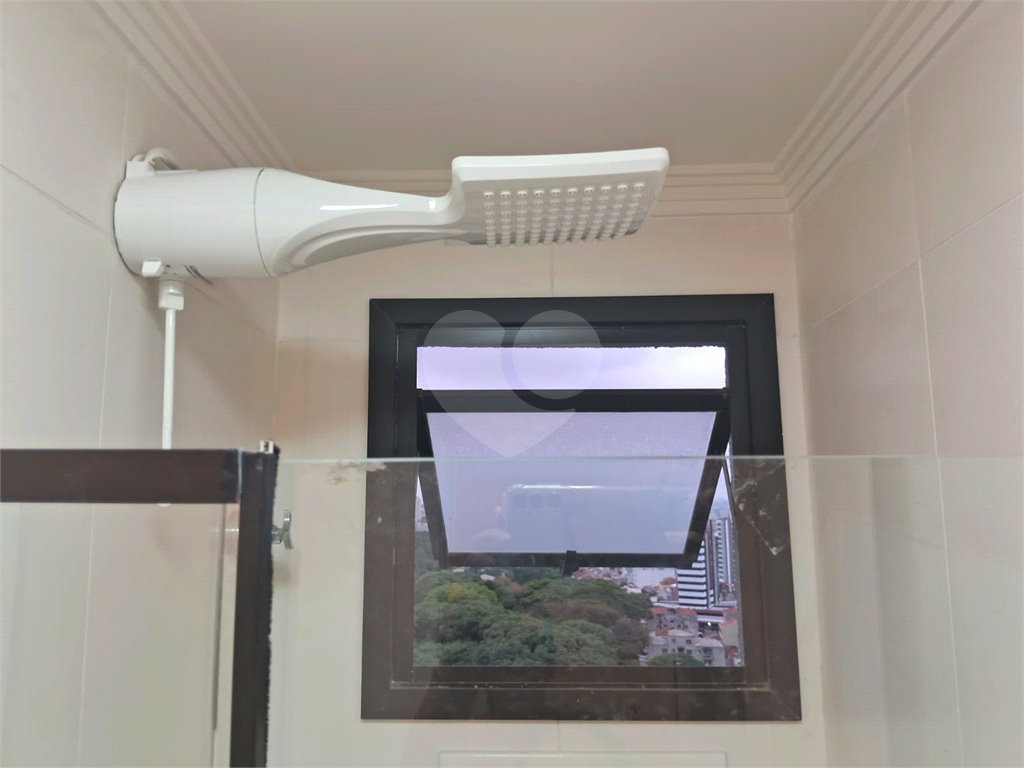 Apartamento para locação com 2 quartos 1 vaga na Avenida Leoncio de Magalhaes