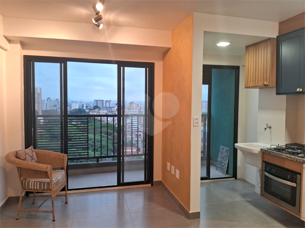 Apartamento para locação com 2 quartos 1 vaga na Avenida Leoncio de Magalhaes
