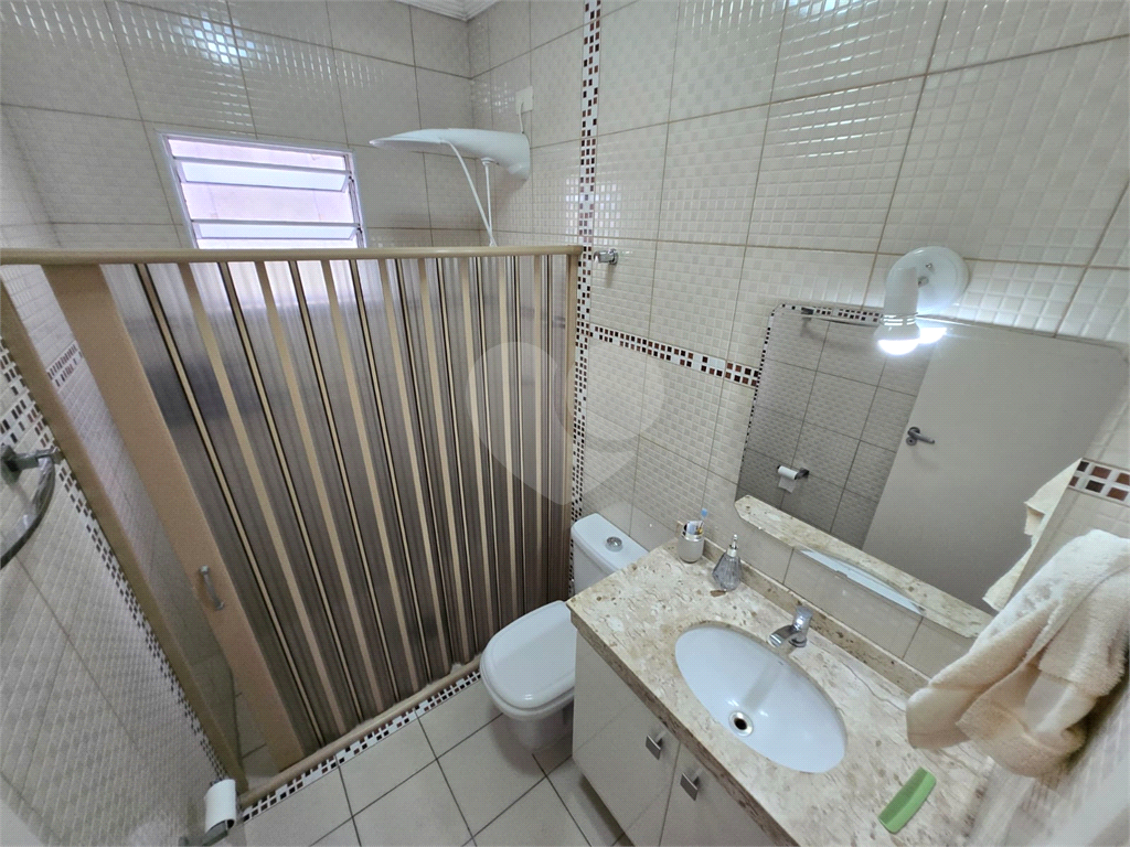 Casa térrea assobradada com 3 quartos, 3 vagas, quintal e fácil acesso ao metrô em Vila Mazzei - SP