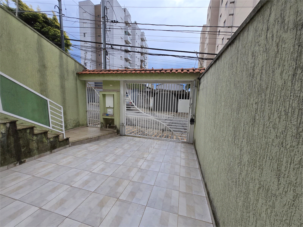 Casa térrea assobradada com 3 quartos, 3 vagas, quintal e fácil acesso ao metrô em Vila Mazzei - SP
