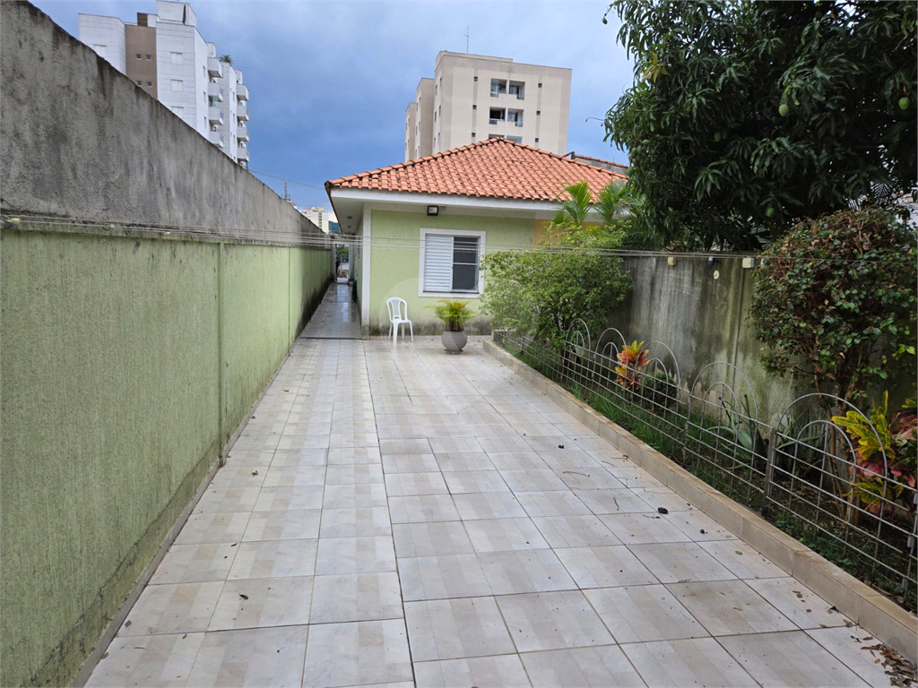 Casa térrea assobradada com 3 quartos, 3 vagas, quintal e fácil acesso ao metrô em Vila Mazzei - SP