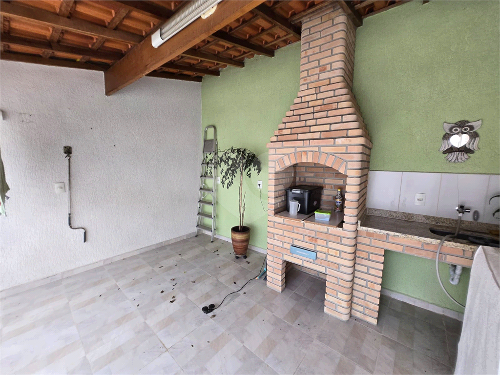 Casa térrea assobradada com 3 quartos, 3 vagas, quintal e fácil acesso ao metrô em Vila Mazzei - SP