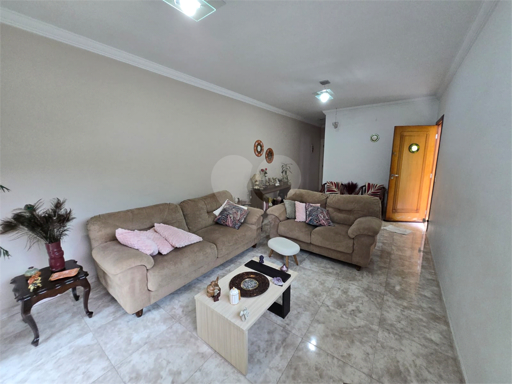 Casa térrea assobradada com 3 quartos, 3 vagas, quintal e fácil acesso ao metrô em Vila Mazzei - SP