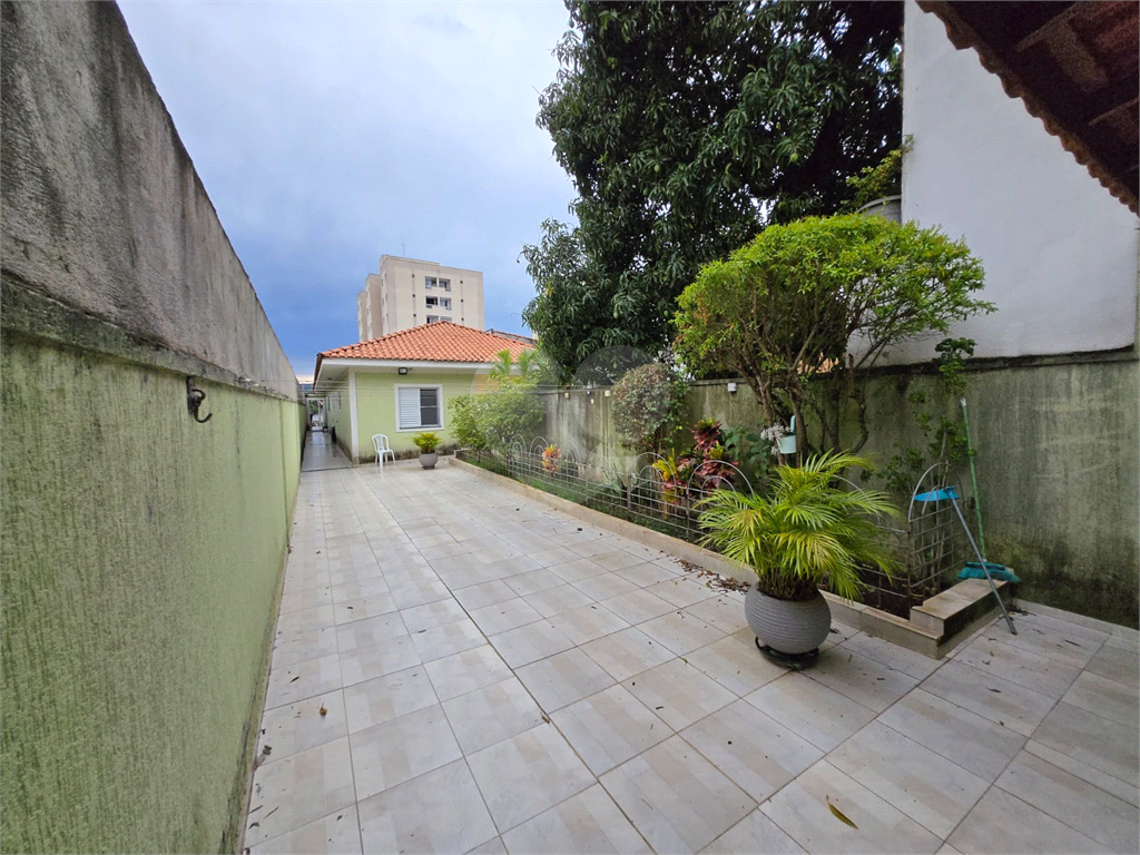 Casa térrea assobradada com 3 quartos, 3 vagas, quintal e fácil acesso ao metrô em Vila Mazzei - SP