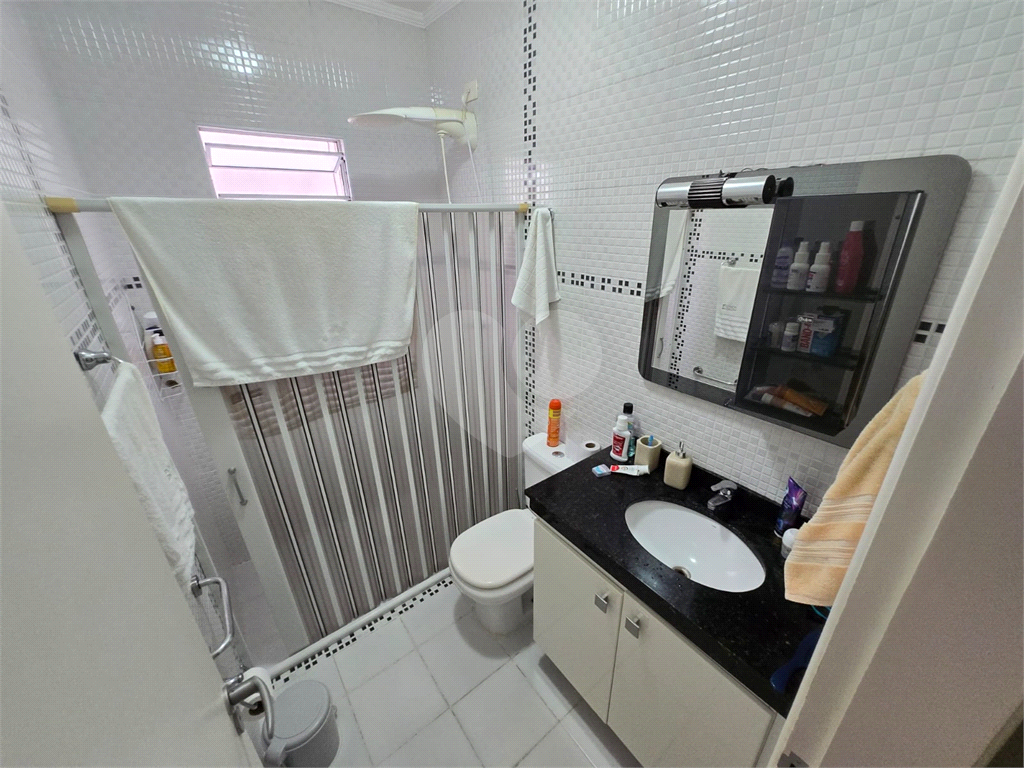 Casa térrea assobradada com 3 quartos, 3 vagas, quintal e fácil acesso ao metrô em Vila Mazzei - SP