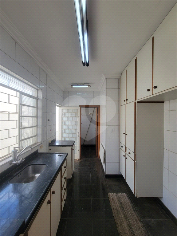 Casa para alugar com 3 quartos, 230m² - Foto 14