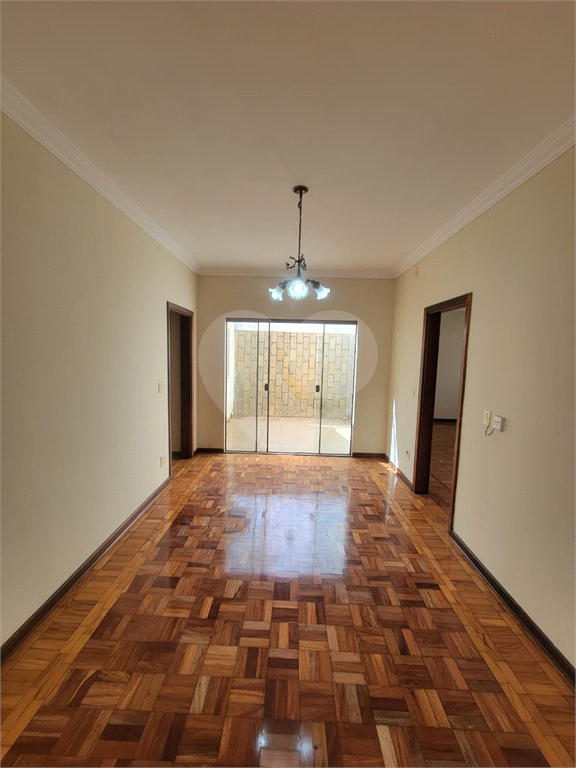 Casa para alugar com 3 quartos, 230m² - Foto 8