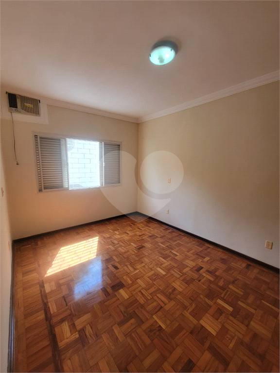 Casa para alugar com 3 quartos, 230m² - Foto 23