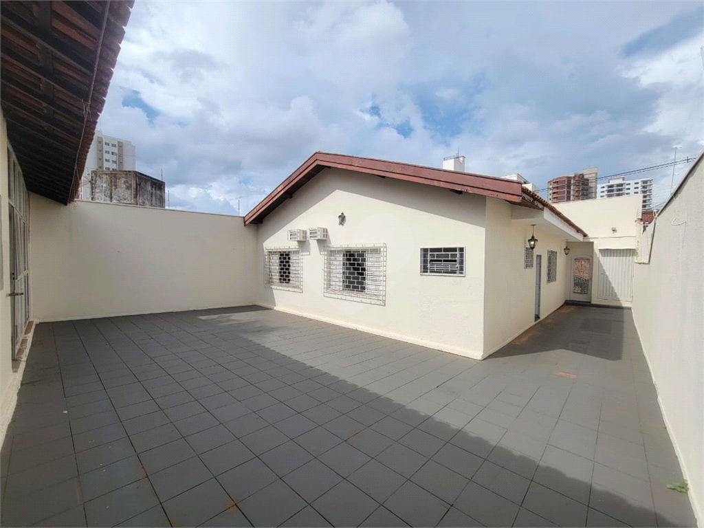 Casa para alugar com 3 quartos, 230m² - Foto 30