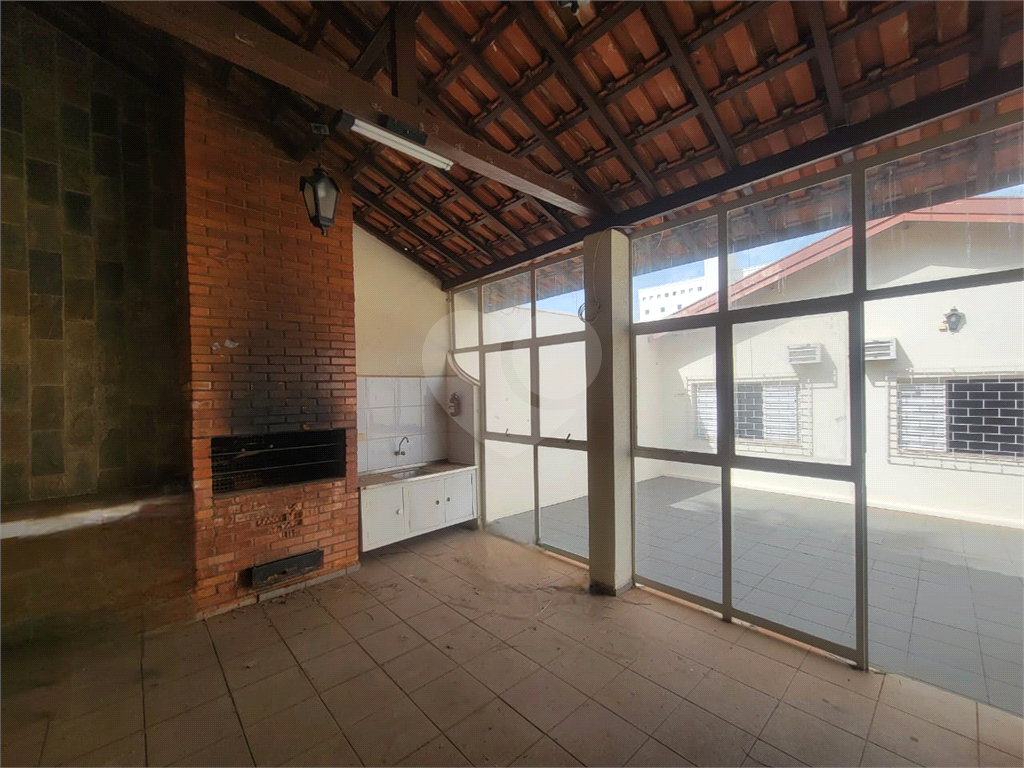 Casa para alugar com 3 quartos, 230m² - Foto 33