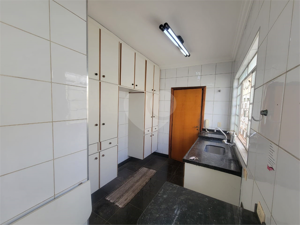 Casa para alugar com 3 quartos, 230m² - Foto 13