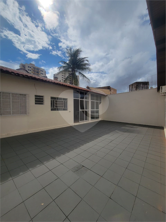 Casa para alugar com 3 quartos, 230m² - Foto 29