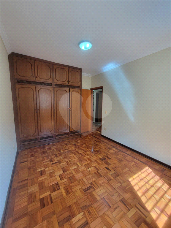 Casa para alugar com 3 quartos, 230m² - Foto 22