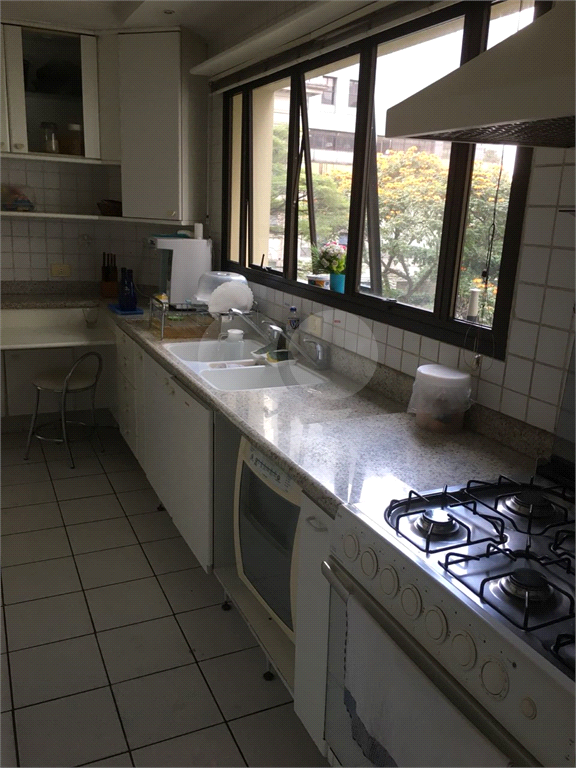 APARTAMENTO em JARDIM PAULISTA