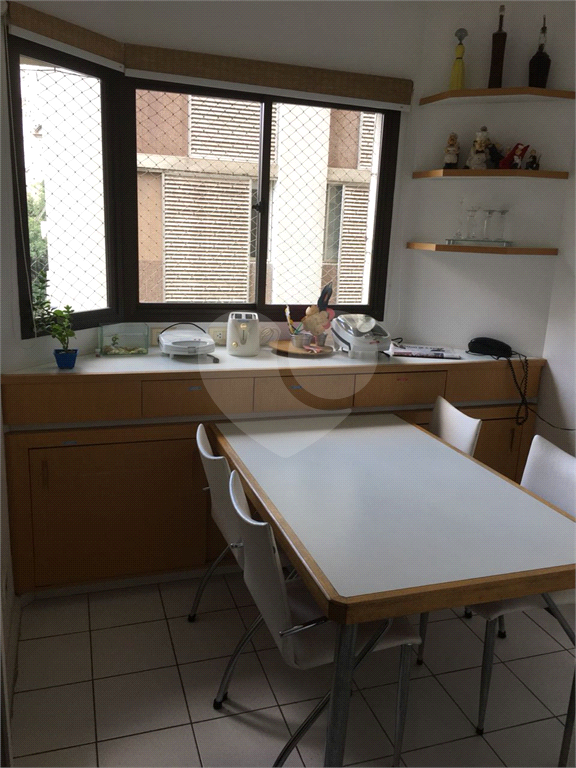 APARTAMENTO em JARDIM PAULISTA