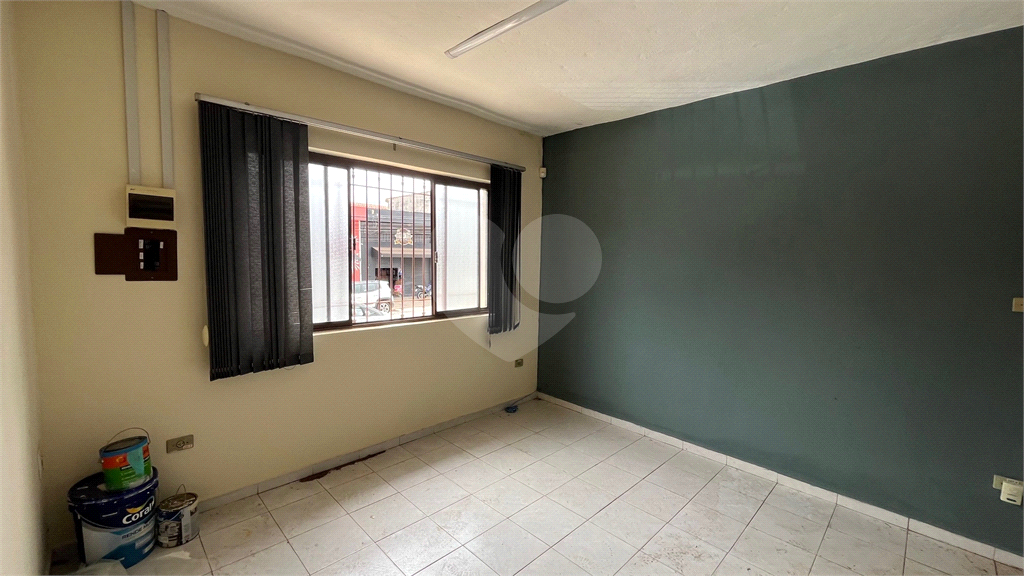 Casa para alugar com 3 quartos, 200m² - Foto 2