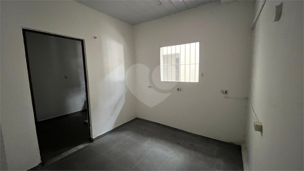 Casa para alugar com 3 quartos, 200m² - Foto 11