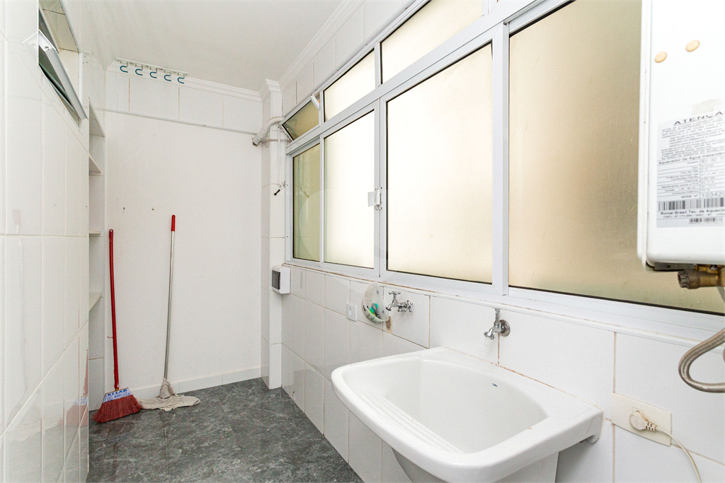 APARTAMENTO em JARDIM PAULISTA
