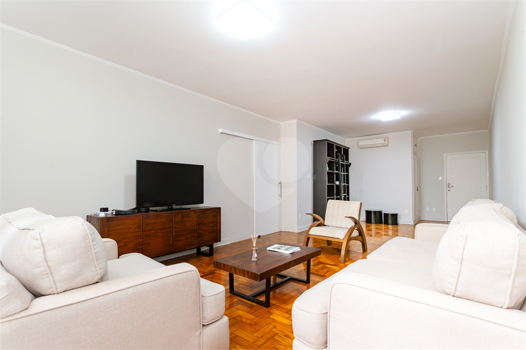 APARTAMENTO em JARDIM PAULISTA