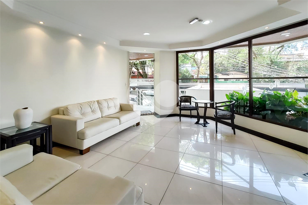 APARTAMENTO em CAMPO BELO